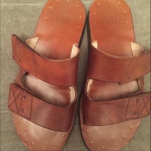 FRYE SANDALS